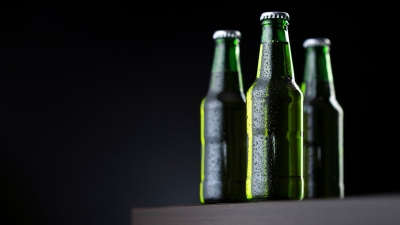 ¿Tres cervezas diarias es adicción? El incómodo debate en España por el consumo de alcohol