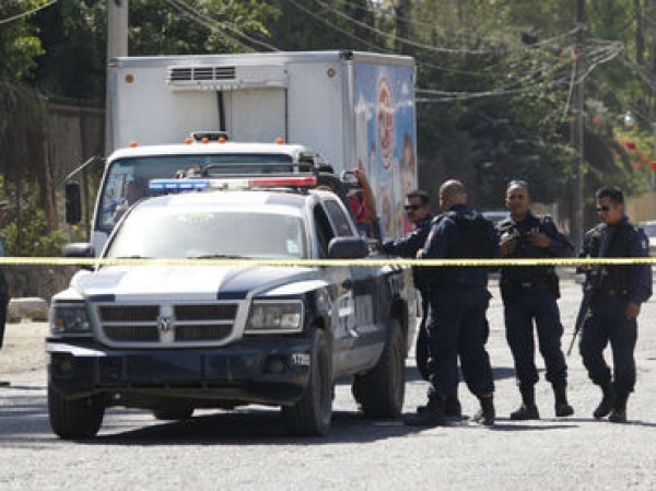 Policías reportan el hallazgo en el cruce de las calles Paseo Virreyes y Paseo Monarcas. 