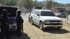 Tras el enfrentamiento las autoridades decomisaron siete camionetas.
