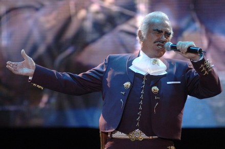 El canante Vicente Fernández.