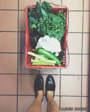 Comprando alimentos a granel redujo considerablemente los desechos. 