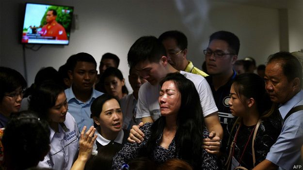 Algunos familiares se enteraron del hallazgo por las transmisiones en vivo de la televisión. 