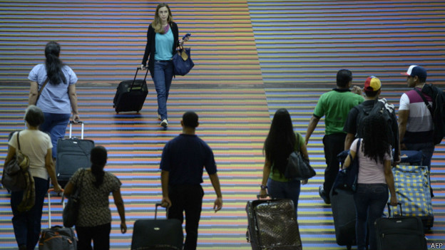 Los colores del aeropuerto de Maiquetía son obra del artista venezolano Carlos Cruz-Díez.