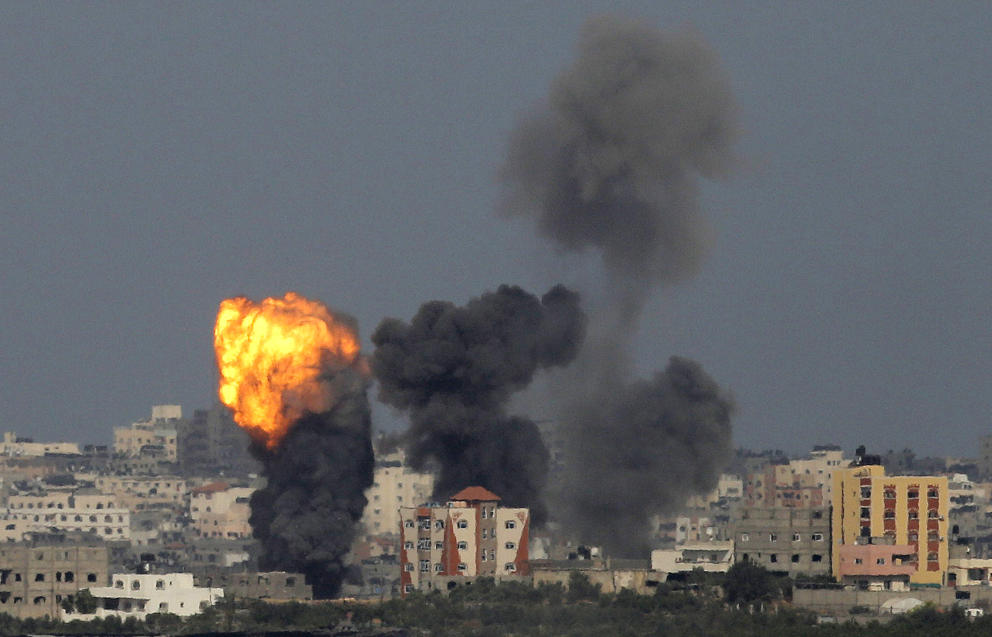 Una explosión en el norte de la Franja de Gaza tras un ataque de la aviación israelí (Reuters).  