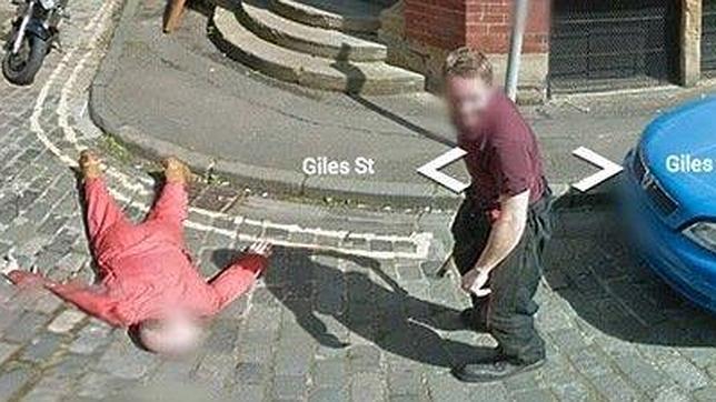 YOUTUBE Captura de la imagen que abrió el caso del «asesino del hacha» en Google Street View