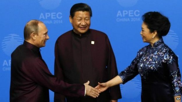 Putin saludó oficialmente a la primera dama y a su marido, Xi Jinping, en un momento más formal.