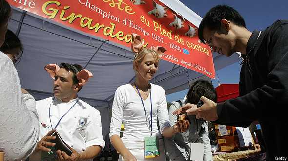 Hay empresas que se dedican a entrenar a los demostradores idóneos para toda clase de productos.