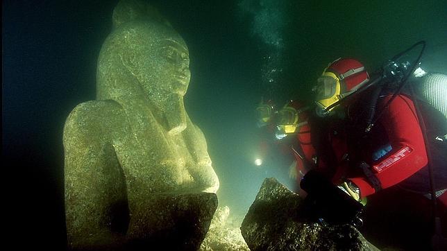 ARCHIVO La estatua del dios Hapi (dios de las inundaciones del Nilo y de la fertilidad), encontrada cerca del templo de la ciudad sumergida de Heraclion