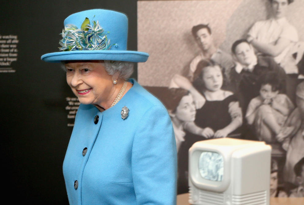 Isabel II durante la inauguración (Gtres)