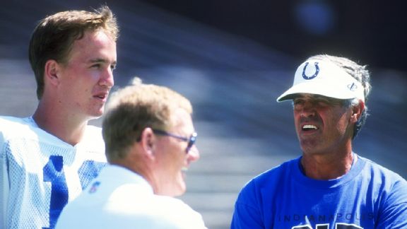 Getty Images Jim Mora, derecha, sabía que Peyton Manning era especial incluso antes de reclutarlo en el draft.