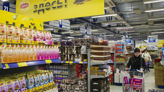 Los precios en los supermercados atraen a los rusos.