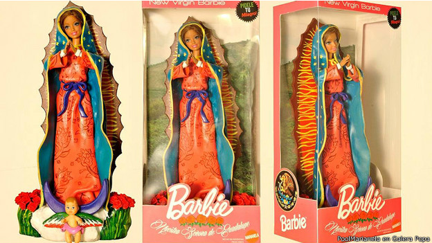 La muestra reúne 33 Barbies adaptadas como figuras religiosas.