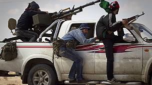 Por varios meses, rebeldes libios se enfrentaron a las fuerzas de Muamar Gadafi. Por varios meses, rebeldes libios se enfrentaron a las fuerzas de Muamar Gadafi.