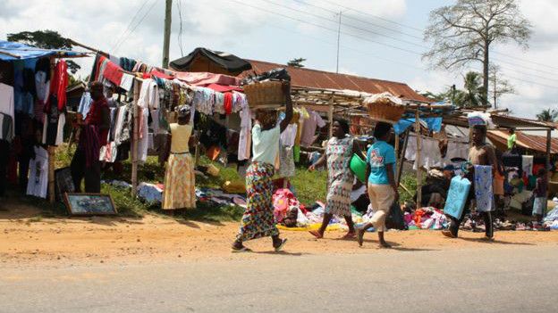 Uno de los problemas que enfrenta Ghana es el desempleo juvenil. Uno de los problemas que enfrenta Ghana es el desempleo juvenil.
