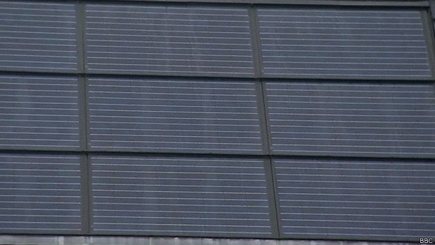 La vivienda funciona con paneles solares. 