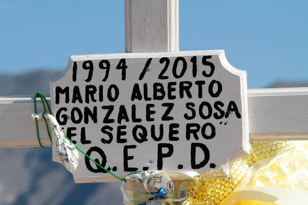 Falta de esperanza Desempleo y desesperación por una vida mejor orillaron a los hombres de esta historia al suicidio. Falta de esperanza Desempleo y desesperación por una vida mejor orillaron a los hombres de esta historia al suicidio.