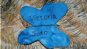 Se cree que hay al menos 681 personas con el nombre Victoria Soto. Se cree que hay al menos 681 personas con el nombre Victoria Soto.
