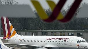 Germanwings es una aerolínea de bajo costo de Lufthansa. Germanwings es una aerolínea de bajo costo de Lufthansa.