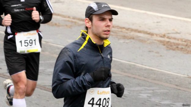 Las autoridades han dicho que el copiloto Andreas Lubitz chocó el avión deliberadamente. Las autoridades han dicho que el copiloto Andreas Lubitz chocó el avión deliberadamente.