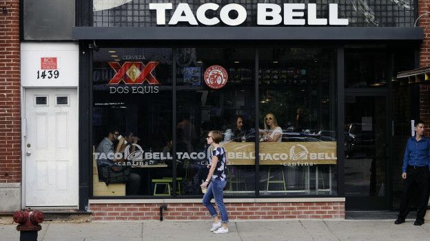 Taco Bell ha sido la última compañía en sumarse a la tendencia de huevos producidos fuera de jaula, y la que más rápido lo implementará. Taco Bell ha sido la última compañía en sumarse a la tendencia de huevos producidos fuera de jaula, y la que más rápido lo implementará.