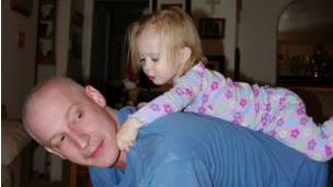 El padre de Chrissy también tiene cancer. Fue diagnosticado en 2008.