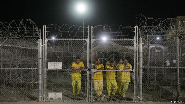 Llegó a tener 27.000 detenidos repartidos en 24 campos y clasificados con trajes de colores según su estatus.