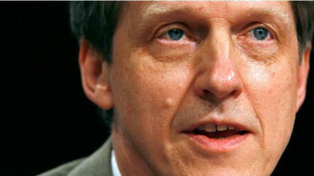 Para Robert Shiller, las compañías nos convencen constantemente para comprar cosas que no necesitamos. Para Robert Shiller, las compañías nos convencen constantemente para comprar cosas que no necesitamos.
