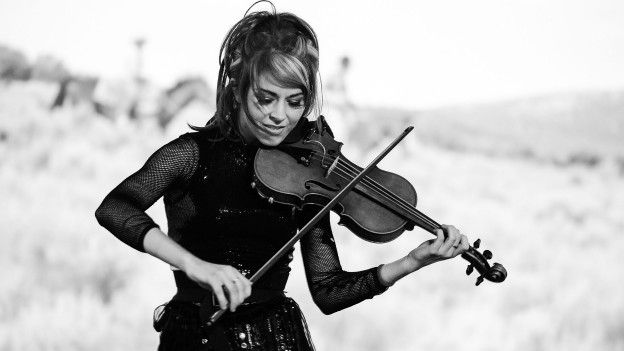 Lindsey Stirling gana US$6 millones al año. Lindsey Stirling gana US$6 millones al año.