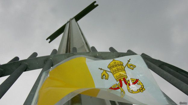 La iglesia católica en Irlanda ofreció compensaciones financieras a cambio de que las víctimas guardaran silencio. La iglesia católica en Irlanda ofreció compensaciones financieras a cambio de que las víctimas guardaran silencio.