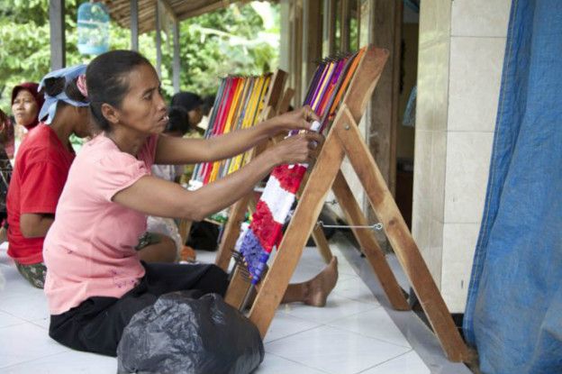 Actualmente existen varios programas financiados por el gobierno y la empresa privada para ayudar a las familias a valerse por sí mismas.