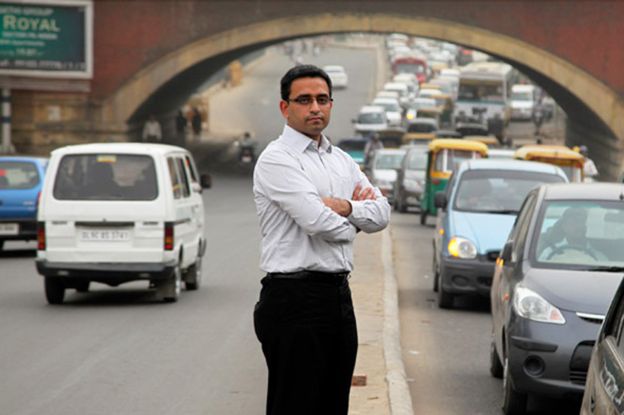 La pérdida que tuvo Piyush Tewari lo impulsó a fundar una organización que busca despertar conciencia sobre la importancia de prestar ayuda tras un accidente de tránsito. La pérdida que tuvo Piyush Tewari lo impulsó a fundar una organización que busca despertar conciencia sobre la importancia de prestar ayuda tras un accidente de tránsito.