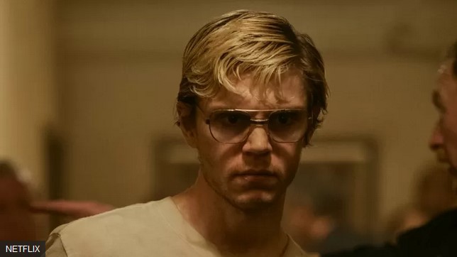 La serie está protagonizada por Evan Peters. La serie está protagonizada por Evan Peters.