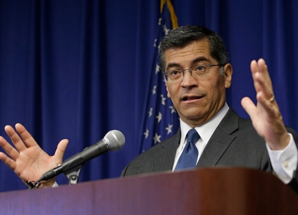 El procurador de California, Xavier Becerra, recordó a los californianos que hay nuevas leyes que restringen la cooperación policial local con agentes federales