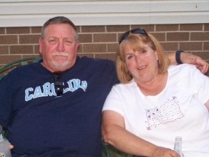 Una pareja fallece agarrada de las manos y con cuatro minutos de diferencia tras un mes de lucha contra el covid-19