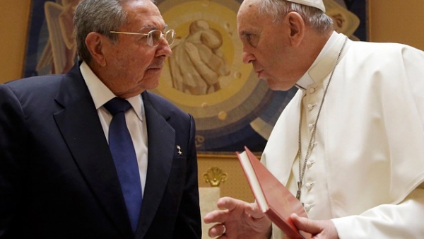 Castro: “Si el Papa sigue así volveré a rezar y regreso a la Iglesia”