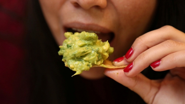 Restaurantes de comida mexicana usan &quot;falso guacamole&quot; ante la subida de precio del aguacate
