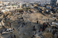 Tiendas de campaña que albergan a palestinos desplazados por los ataques israelíes en el noroeste de Khan Yunis, en el sur de la Franja de Gaza, el 28 de julio de 2025