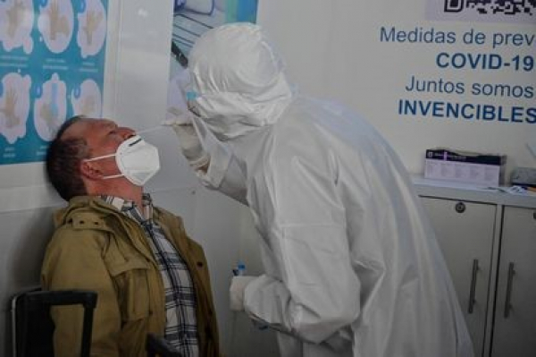 México supera el récord histórico de contagios con más de 30.000 casos de covid