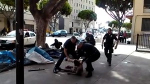 La Policía de Los Ángeles ha matado a un mendigo en plena calle