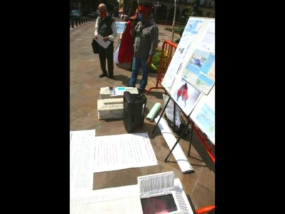 Integrantes del Foro Socioambiental de Guadalajara y pobladores de la ribera del lago de Chapala denunciaron ayer frente al palacio de gobierno de Jalisco que el agua potable que recibe la zona metropolitana contiene materia fecal. 