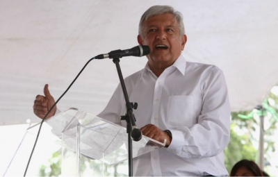 Andrés Manuel López Obrador en un acto proselitista en Chalco.