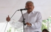 Andrés Manuel López Obrador en un acto proselitista en Chalco.