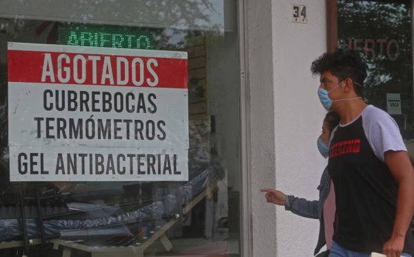 En Guadalajara, los cubrebocas y el gel antibacterial son muy demandados ante coronavirus 