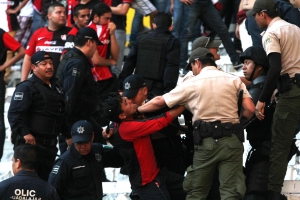 Clausuran el Jalisco por disturbio en partido Atlas-Chivas