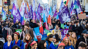 Miles de franceses salen de nuevo a las calles para protestar contra la reforma de pensiones