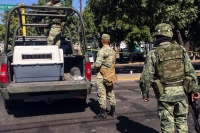 En imagen del 11 de enero, operativo militar en las instalaciones del PRI en Culiacán, Sinaloa después de una falsa amenaza de bomba