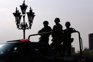 Soldados realizan labores de vigilancia en Monterrey.