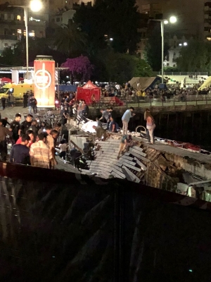 España: 316 heridos al derrumbarse un muelle de madera durante un concierto