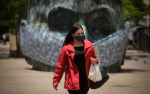 El uso de correcto del cubrebocas reduce la posibilidad de contraer COVID o influenza.