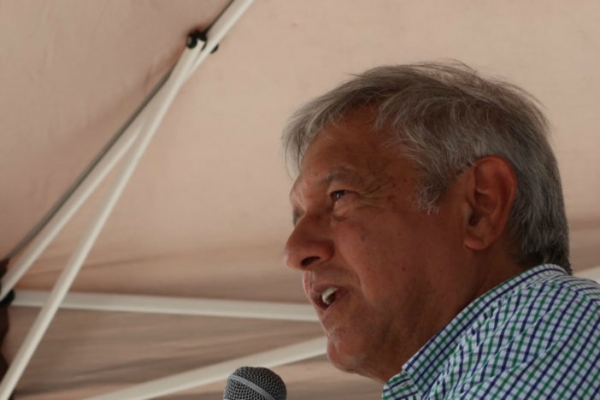 López Obrador en gira por Nuevo León.